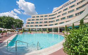 Jeravi Beach Hotel